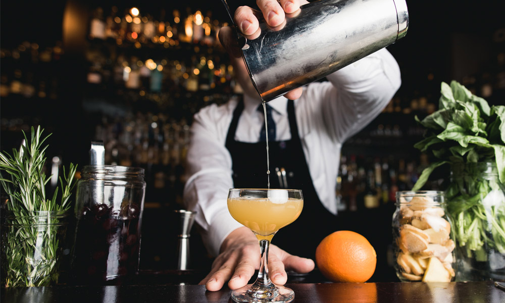 How to Become a Bartender in Tampa